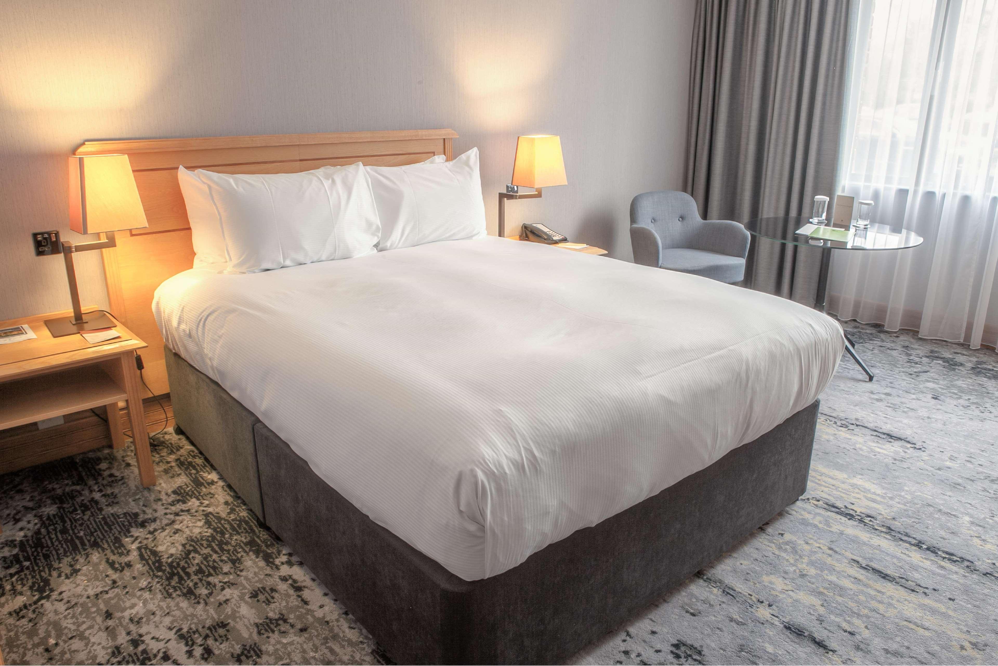 Doubletree By Hilton Swindon Hotel Buitenkant foto