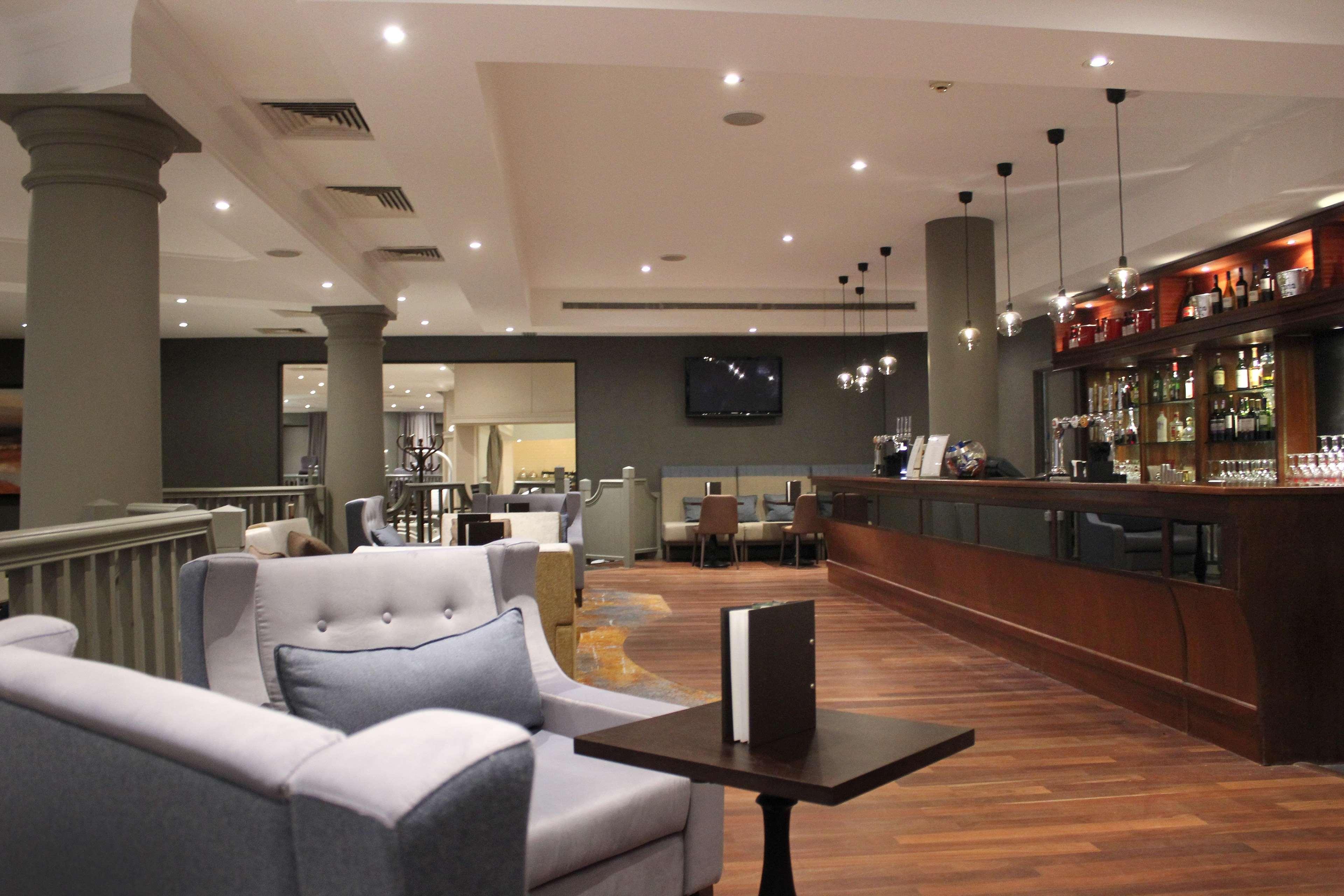 Doubletree By Hilton Swindon Hotel Buitenkant foto