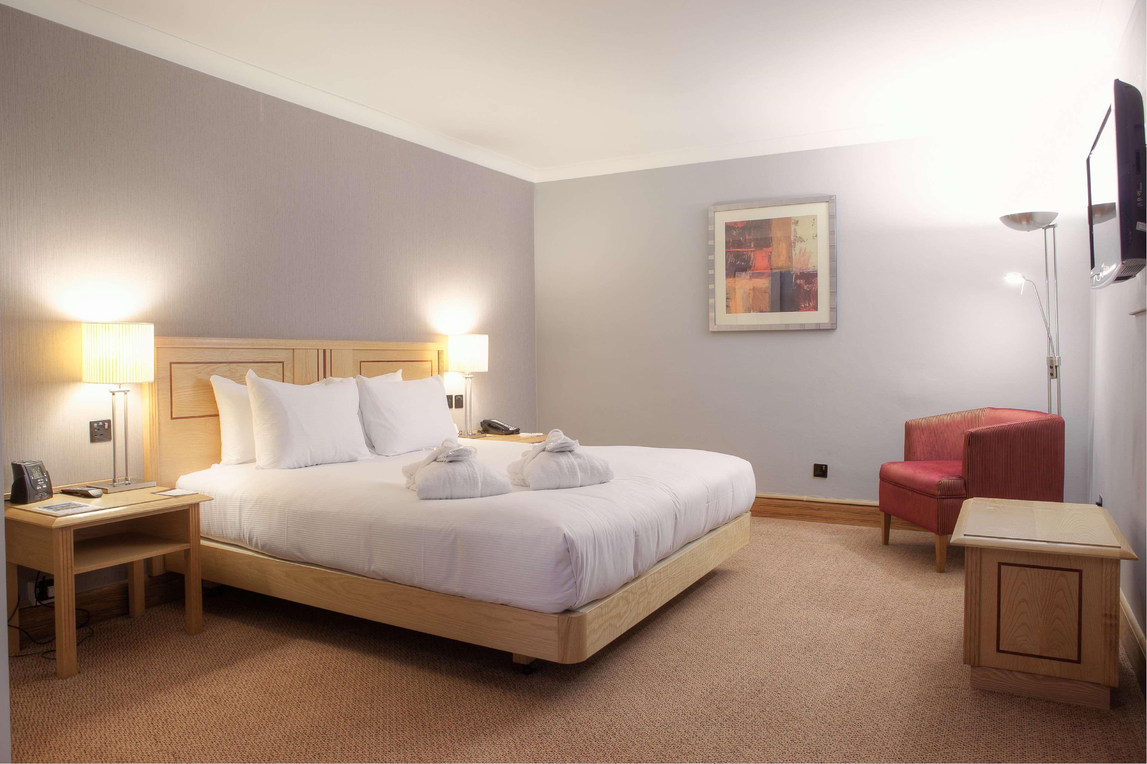 Doubletree By Hilton Swindon Hotel Buitenkant foto