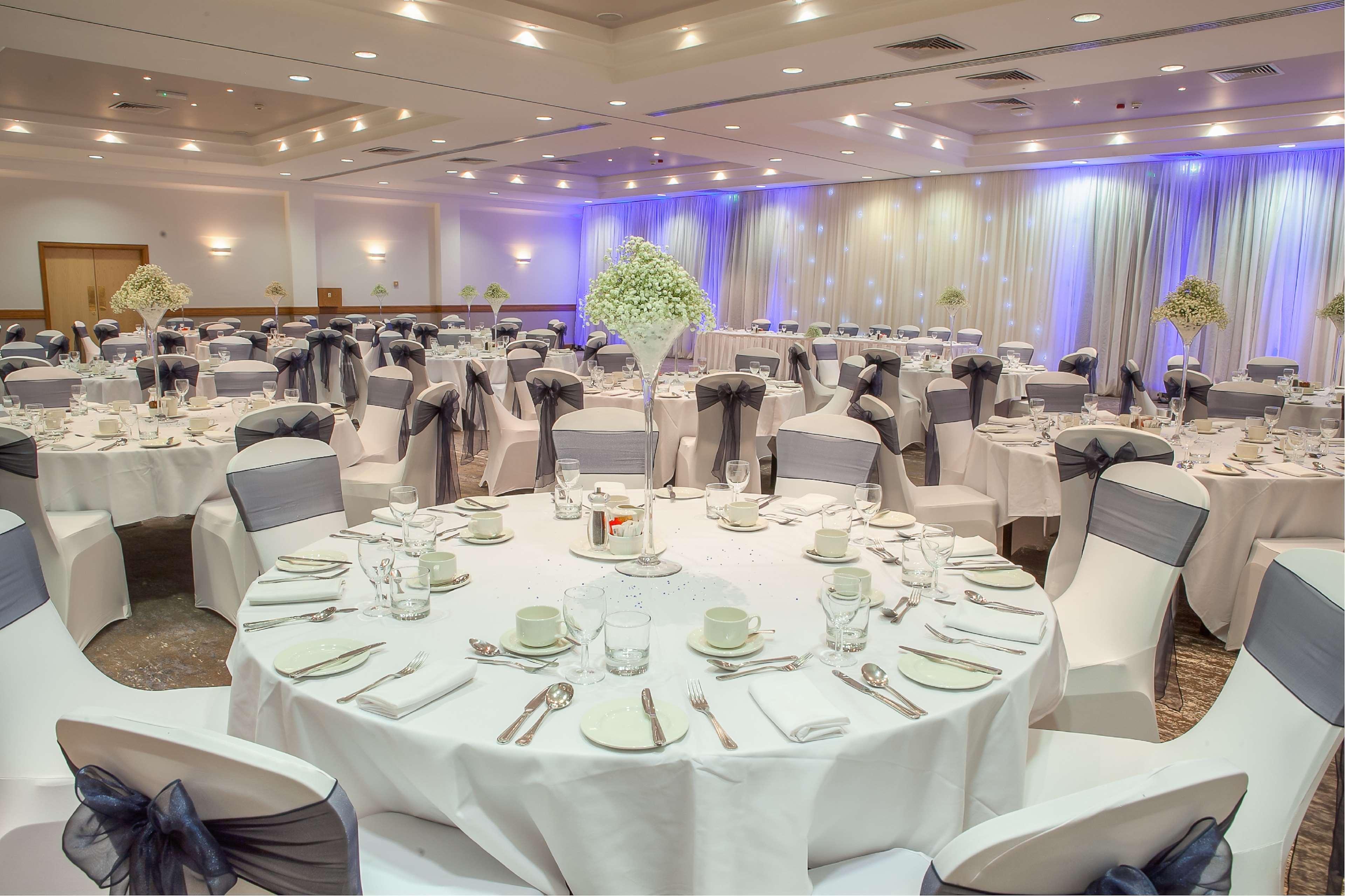 Doubletree By Hilton Swindon Hotel Buitenkant foto
