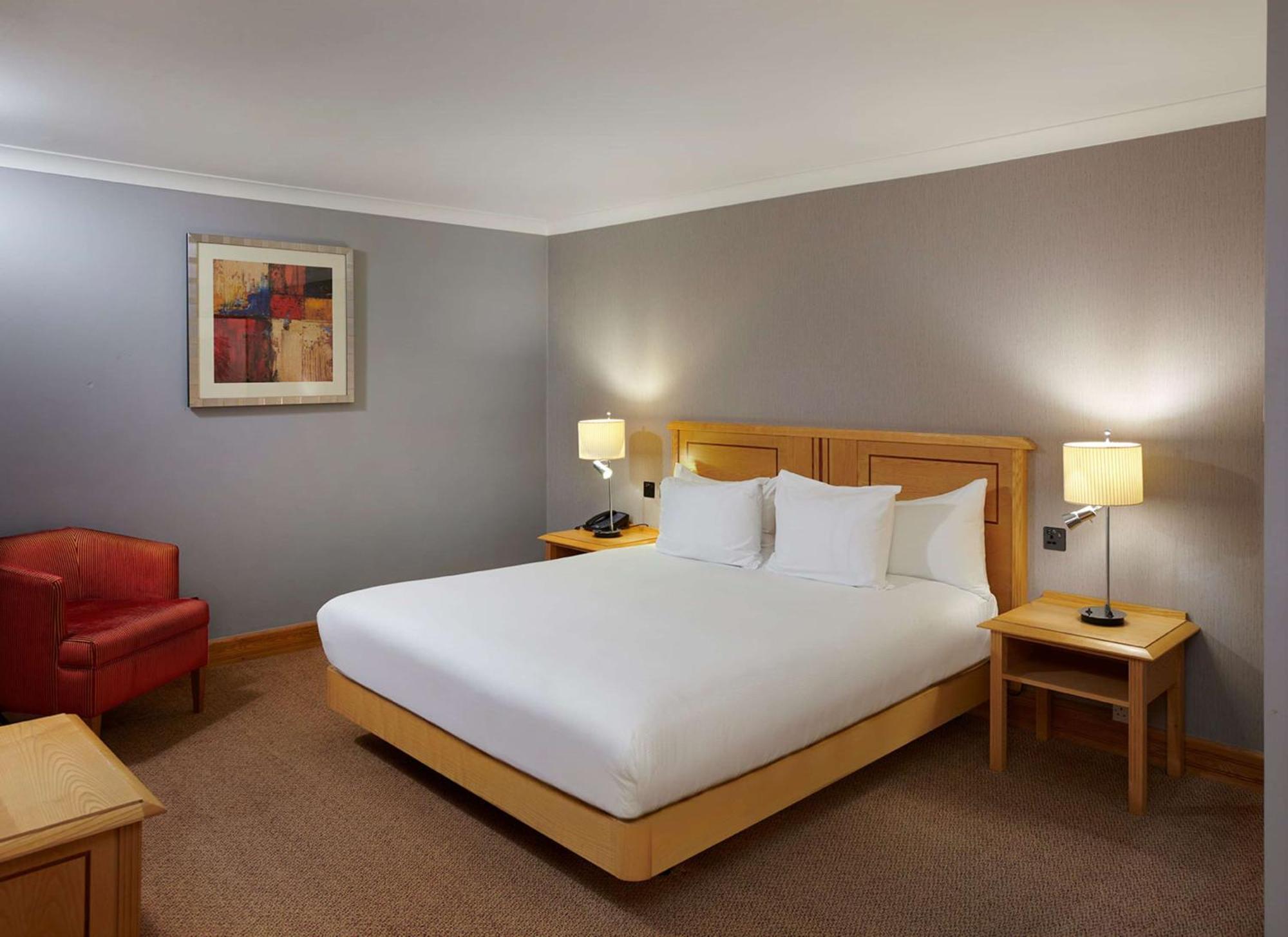 Doubletree By Hilton Swindon Hotel Buitenkant foto