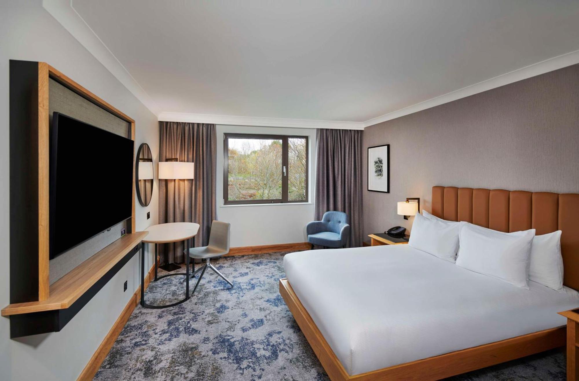 Doubletree By Hilton Swindon Hotel Buitenkant foto