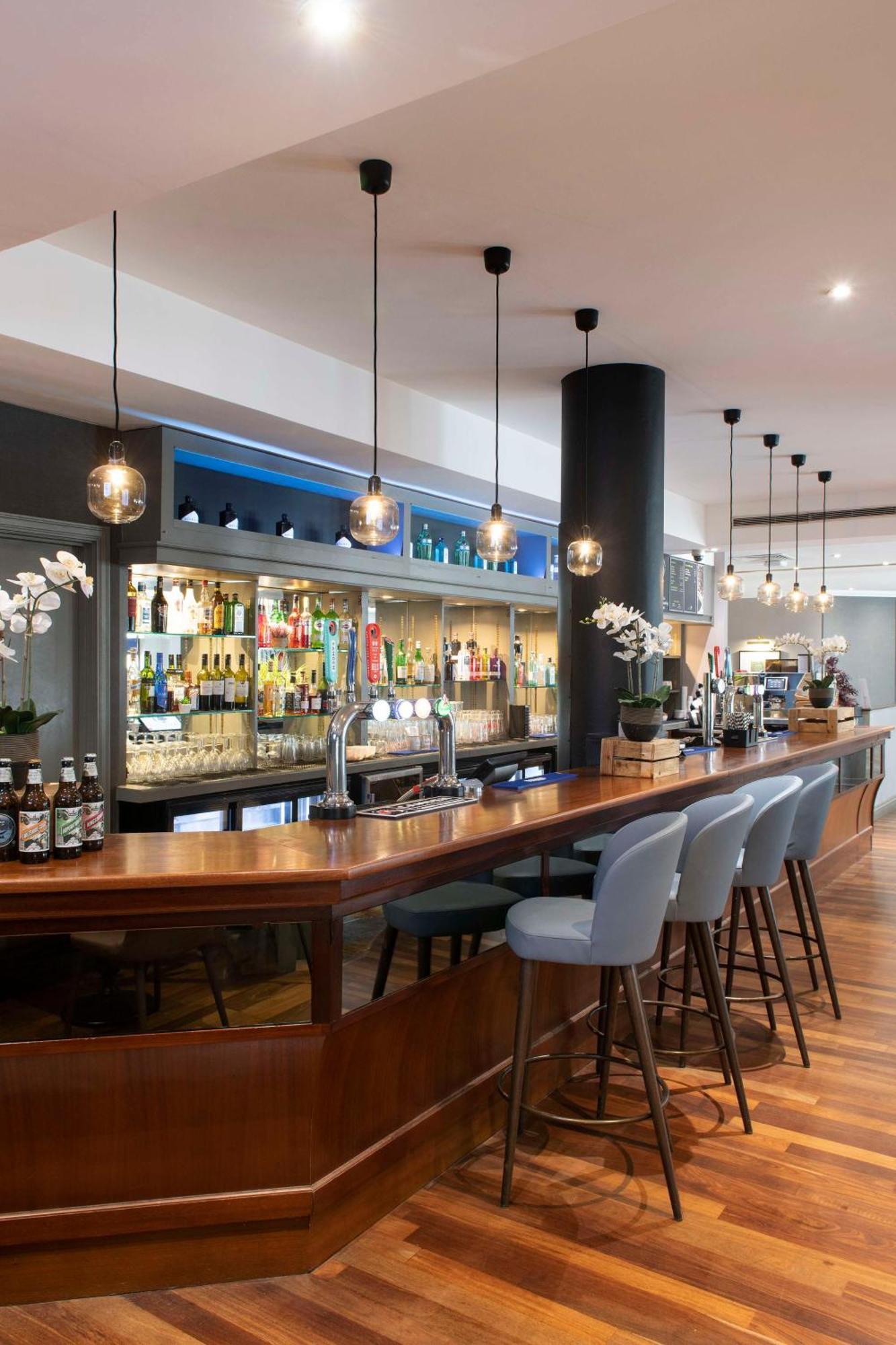 Doubletree By Hilton Swindon Hotel Buitenkant foto