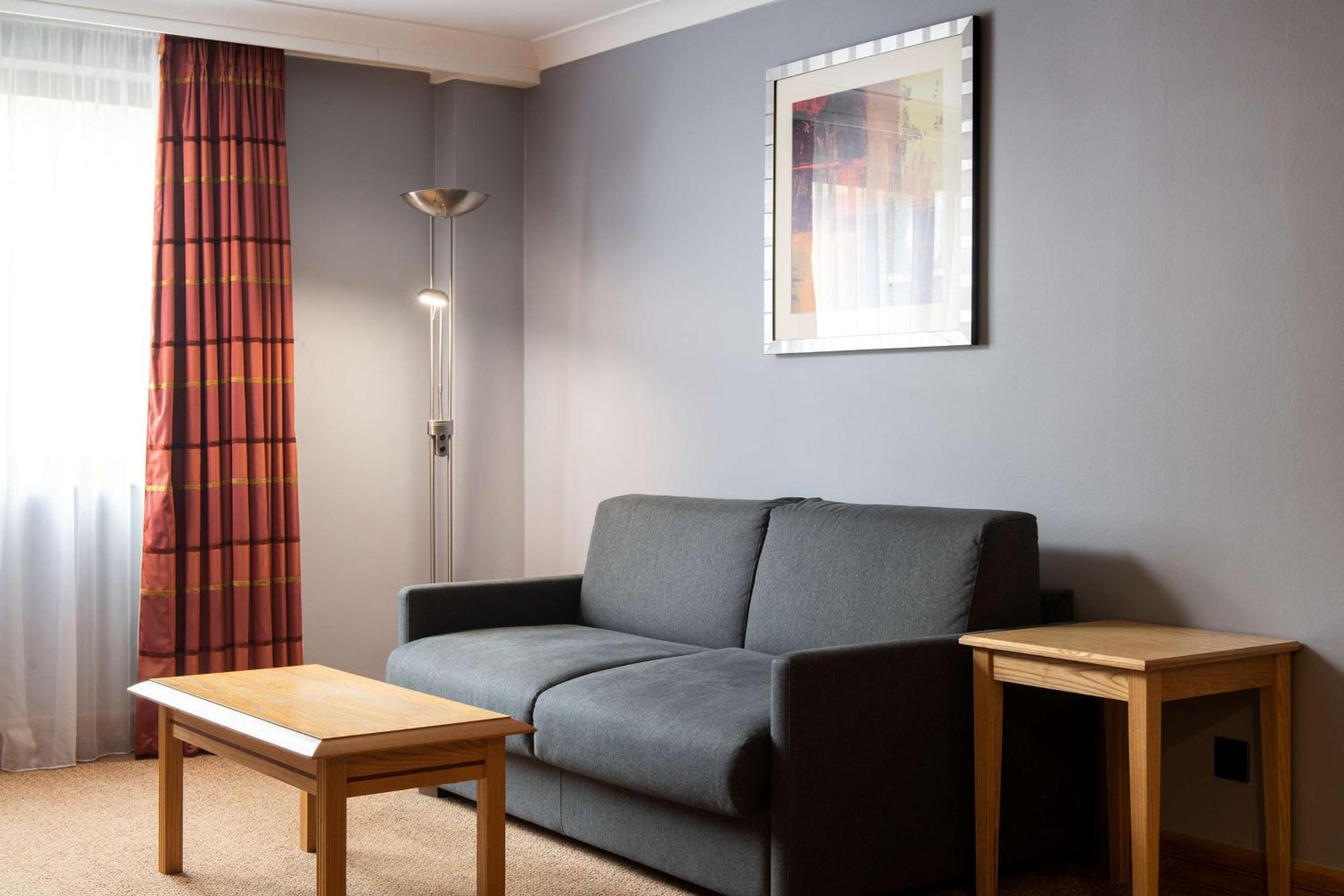 Doubletree By Hilton Swindon Hotel Buitenkant foto